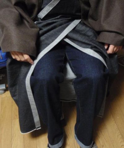 和風の服で座る
