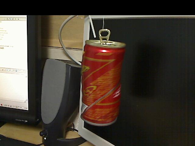 空き缶のねじれた写真