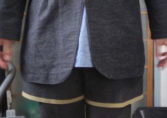 自作のデニムパンツ