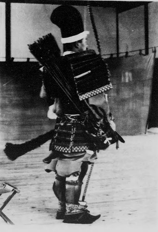鎌倉時代武士甲胃姿