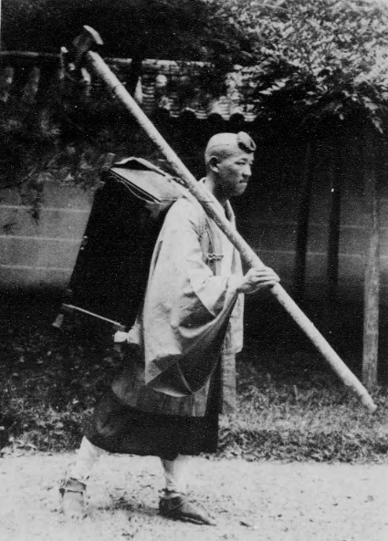 歩く山伏