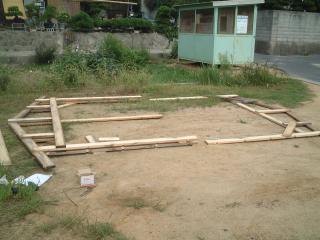 小屋の地上作業