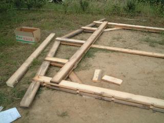 小屋の地上作業