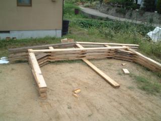 小屋の地上作業