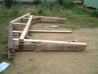 小屋の地上作業