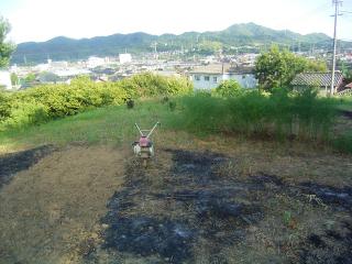 蕎麦畑の耕運