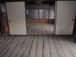 畳を外した座敷