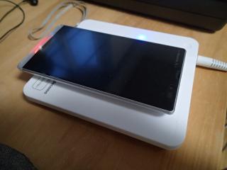 充電中のスマートフォン
