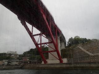 海峡を通る