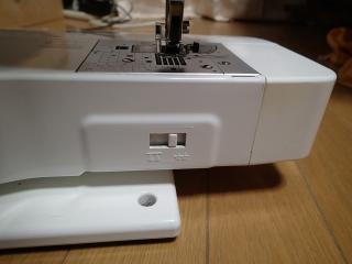 送り歯を引っ込めるレバー