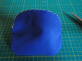 制作中のがまぐち