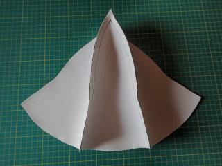 チューリップハットの縫製作業2