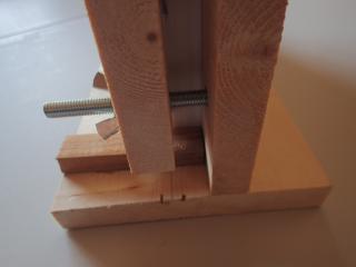 木片に当てて揃える