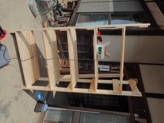 棚製作中