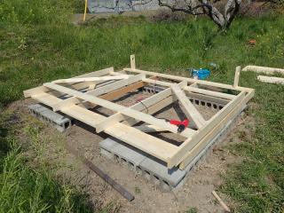 小屋の壁
