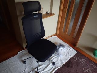 届いた椅子