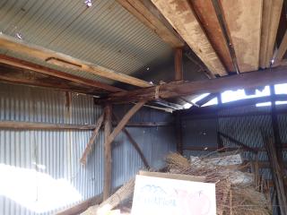 小屋の荷物